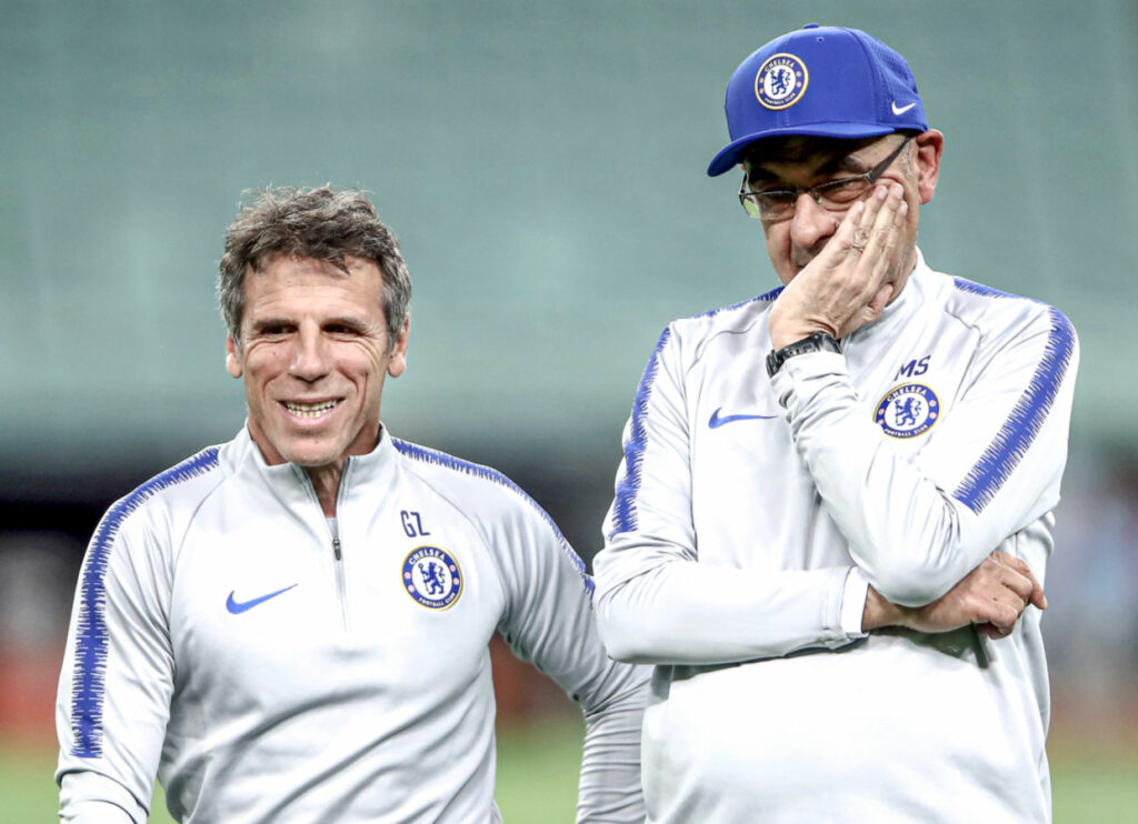 Zola fez parte da comissão técnica do Chelsea que ganhou a Europa League em 2019 con Maurizio Sarri. Alex Grimm/Getty Images