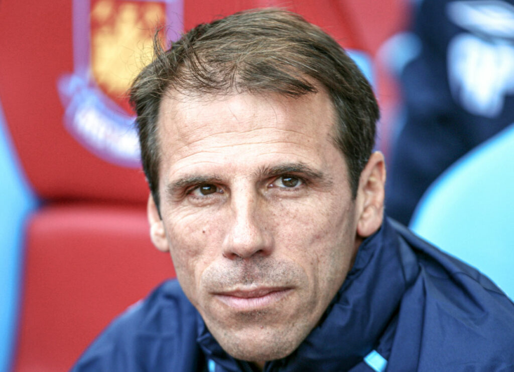 Gianfranco Zola substituiu Alan Curbishley no cargo de treinador do West Ham em setembro de 2008.Mike Hewitt/Getty Images