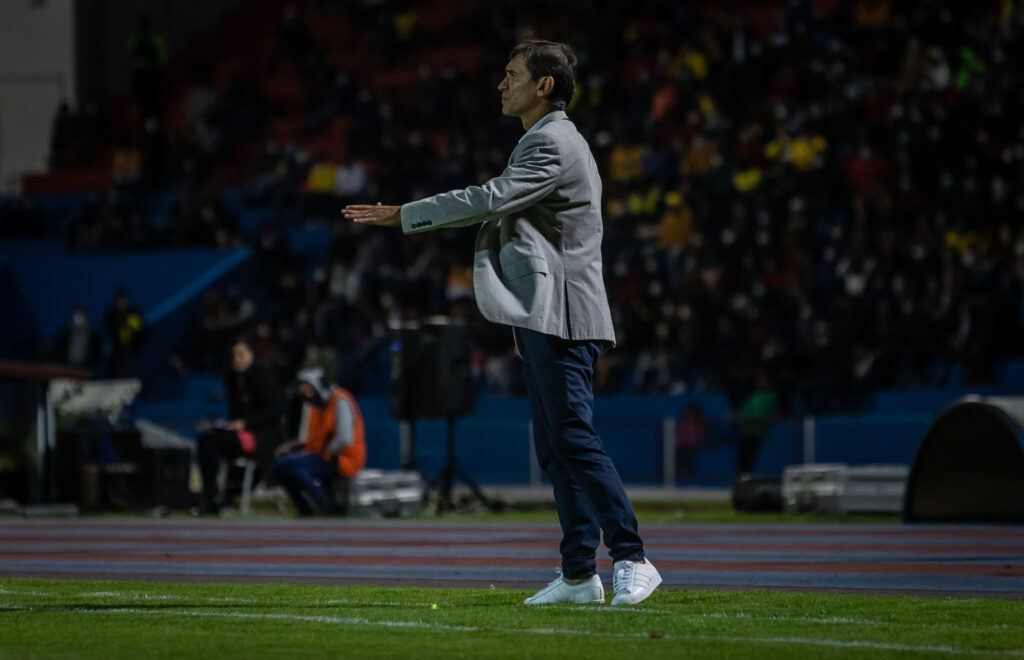 Bustos tuvo pasos por Argentina y Ecuador como entrenador