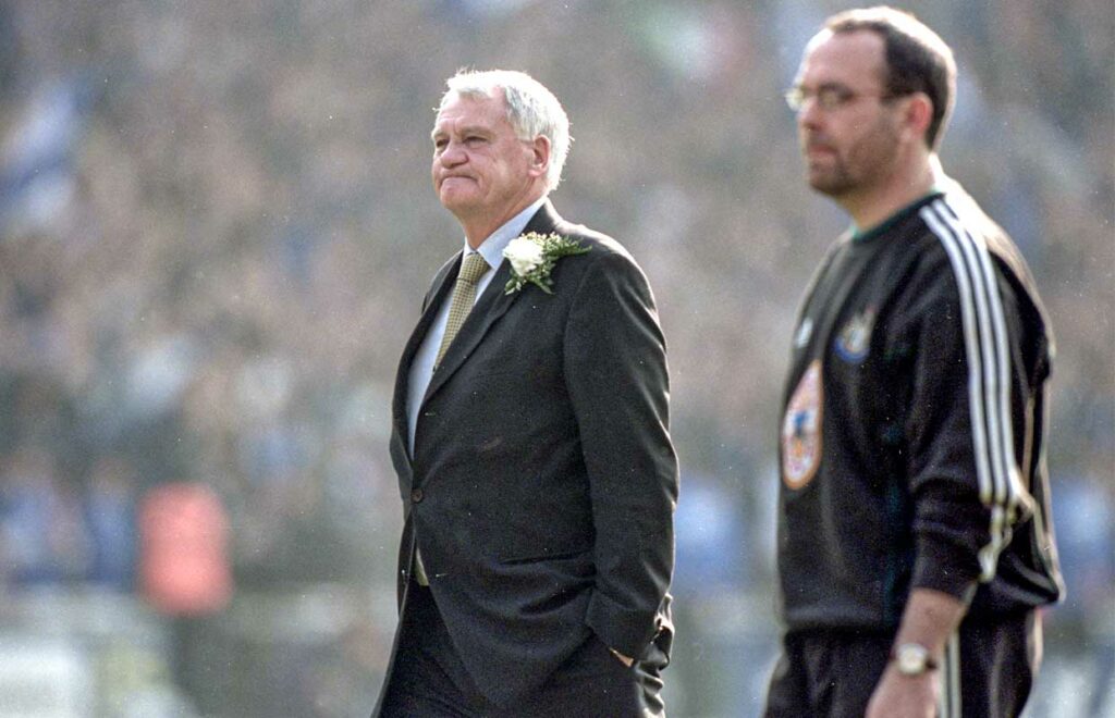 Bobby Robson en un Memorial Day mientras fue entrenador del Newcastle