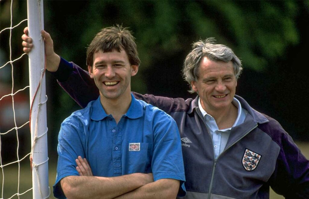 Bryan Robson y Bobby Robson en la etapa en la que el segundo era técnico de Inglaterra. 