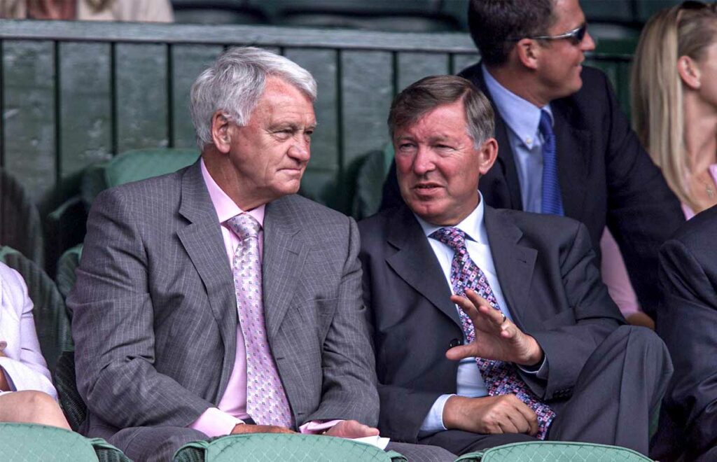 Sir Alex Ferguson junto con Robson viendo un partido. 