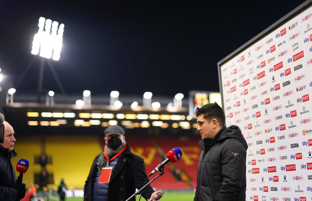 Xisco Muñoz atiende una entrevista en su etapa en el Watford.