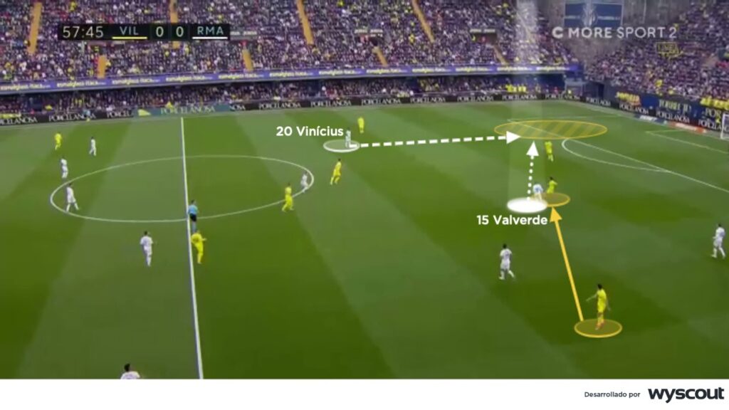Conexión entre Fede Valverde (centro) y Vinícius (izquierda) en la visita del Real Madrid al Villarreal. 