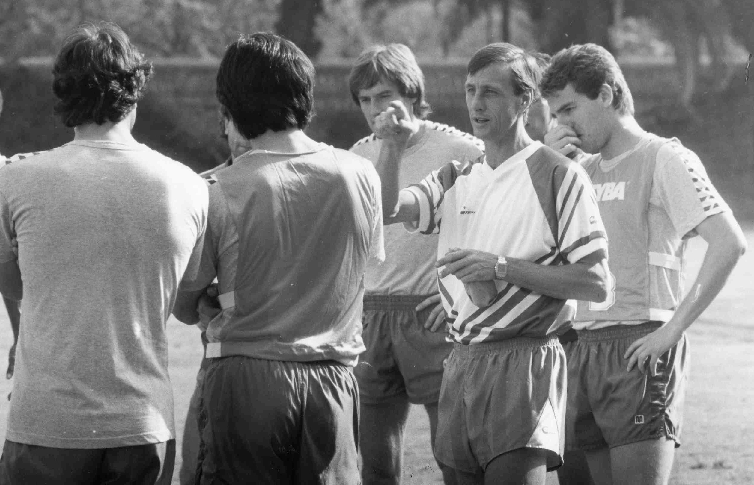 Johan Cruyff llegó al Barcelona como entrenador en 1988 para construir el conocido como 'Dream Team'. VI Images vía Getty Images