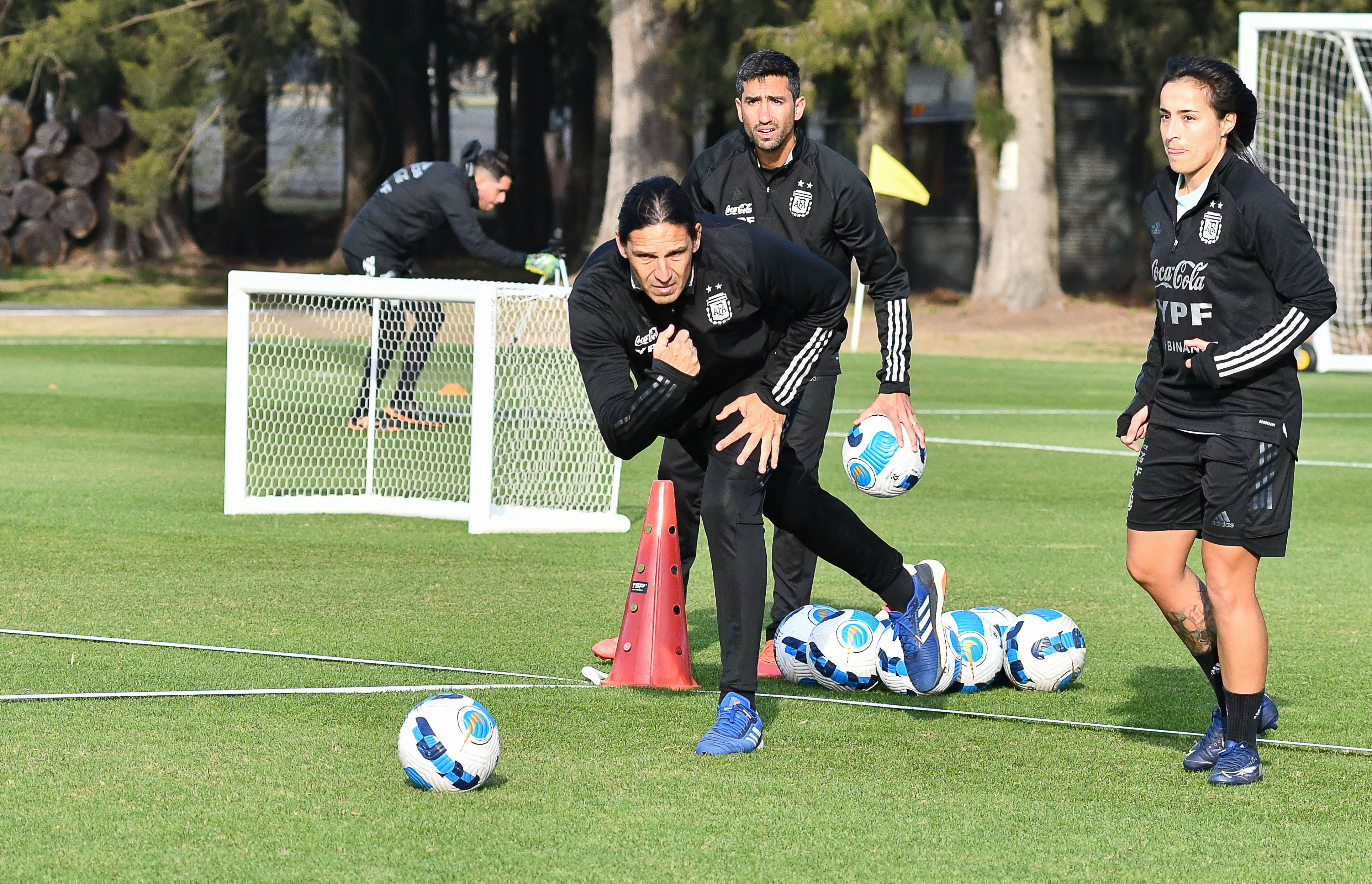 Germán Portanova sonha em consolidar o futebol feminino na Argentina e alcançar êxitos. Stefania León/Prensa AFA