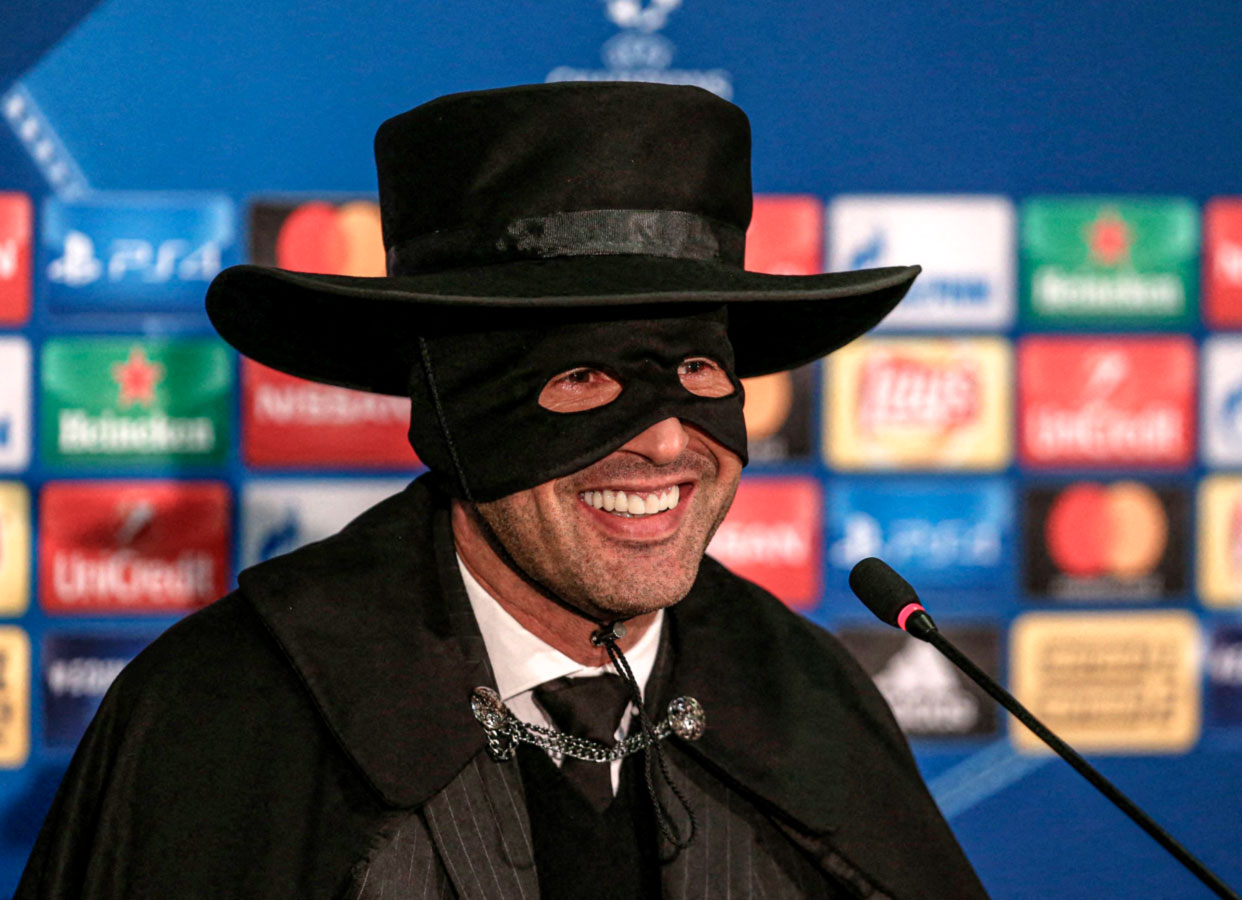 Fonseca se fantasiou de Zorro depois da vitória do Shakhtar contra o City de Pep Guardiola. Stanislav Vedmid/AFP via Getty Images