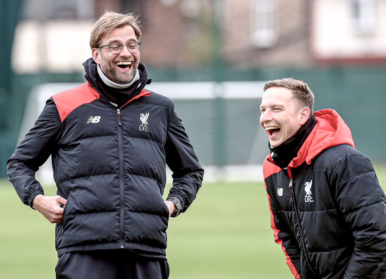 Pep Lijnders destaca a relação que criou com Jürgen Klopp desde que o treinador alemão chegou ao clube em outubro de 2015. John Powell/Liverpool FC vía Getty Images