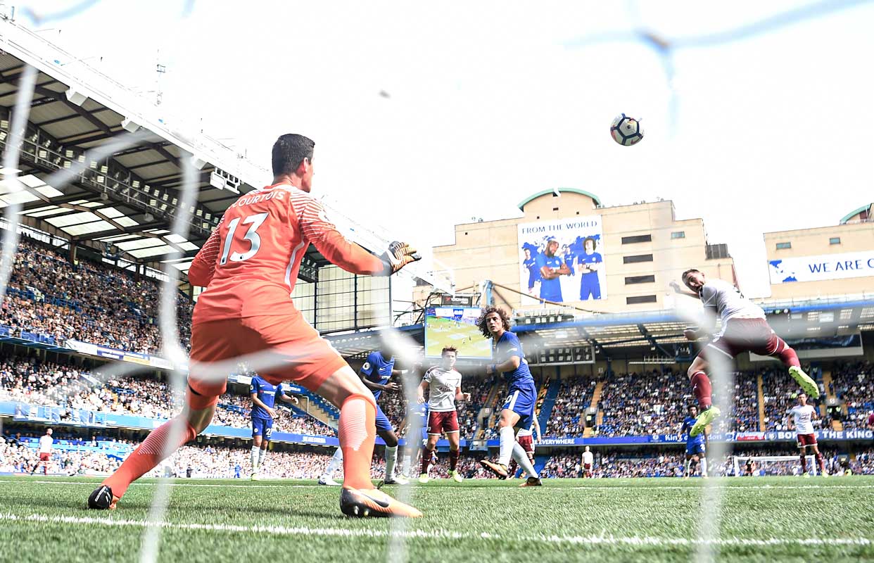 Sam Vokes puso 3-0 por delante al Burnley antes del descanso en el duelo de agosto de 2017 ante el Chelsea. Michael Regan/Getty Images
