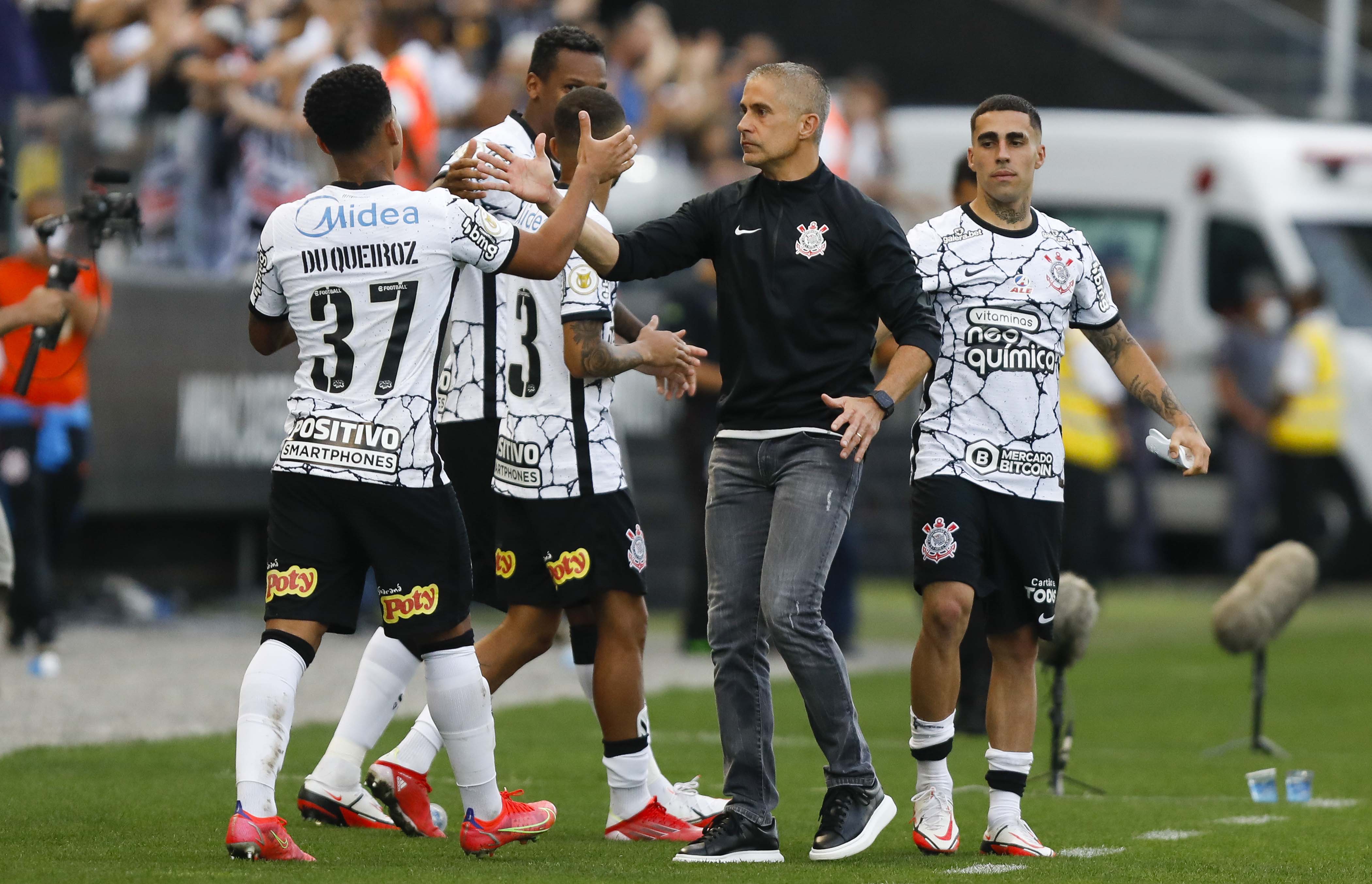 Sylvinho ejerce ahora como entrenador, un nuevo rol donde aplica toda la experiencia acumulada con entrenadores como Wenger. Ricardo Moreira/Getty Images