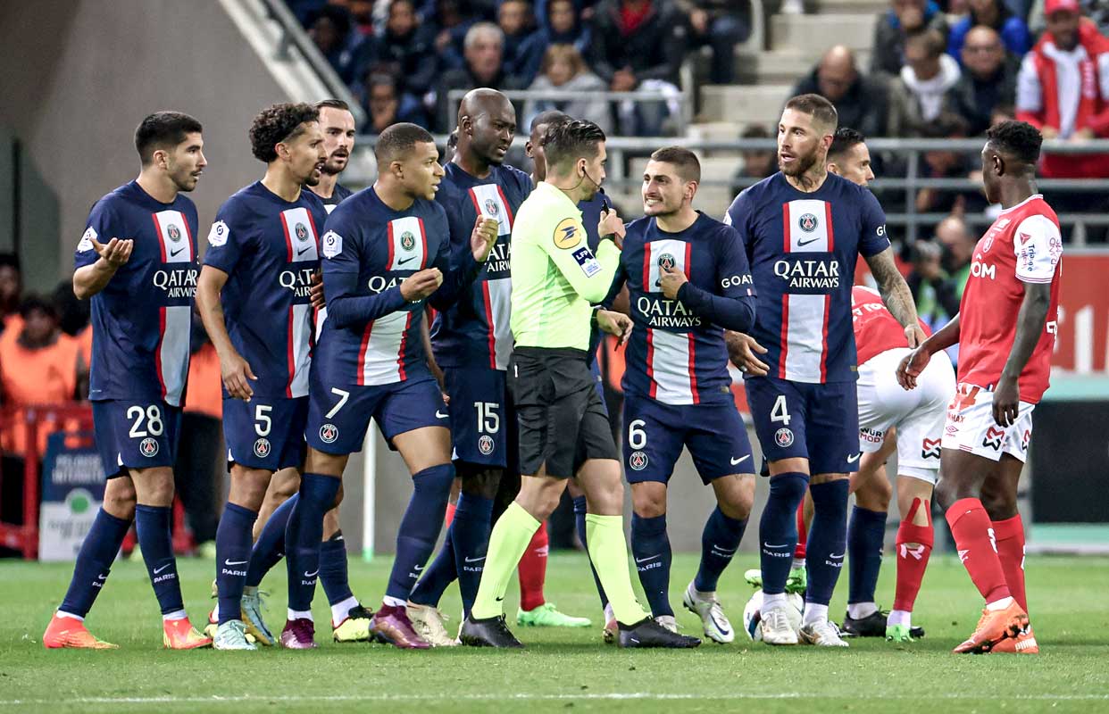 Sergio Ramos fue expulsado mientras que el Reims de Will Still sacaba un empate sin goles en el debut del entrenador. Jean Catuffe/Getty Images
