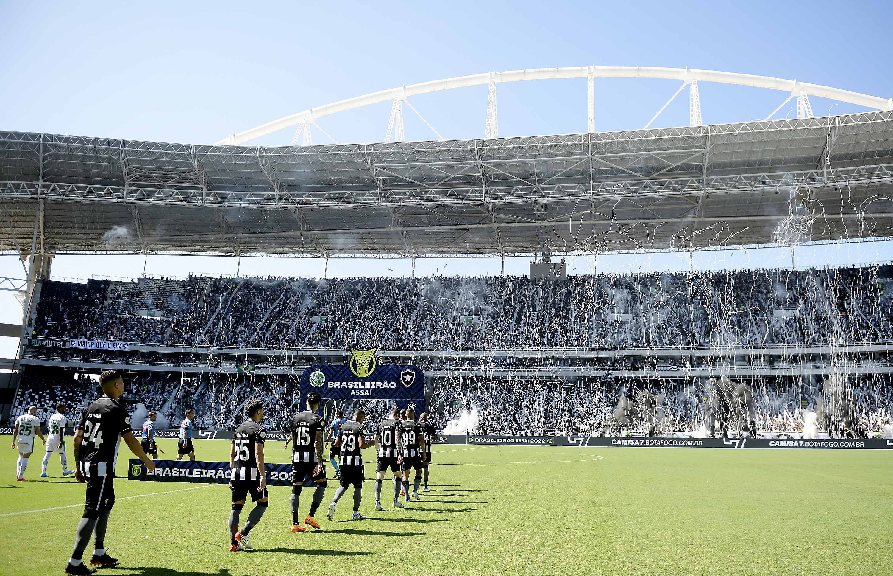 Castro chegou em março de 2022 ao Botafogo, um dos grandes clubes do Brasil que precisa ser reerguido. Alexandre Loureiro/Getty Images