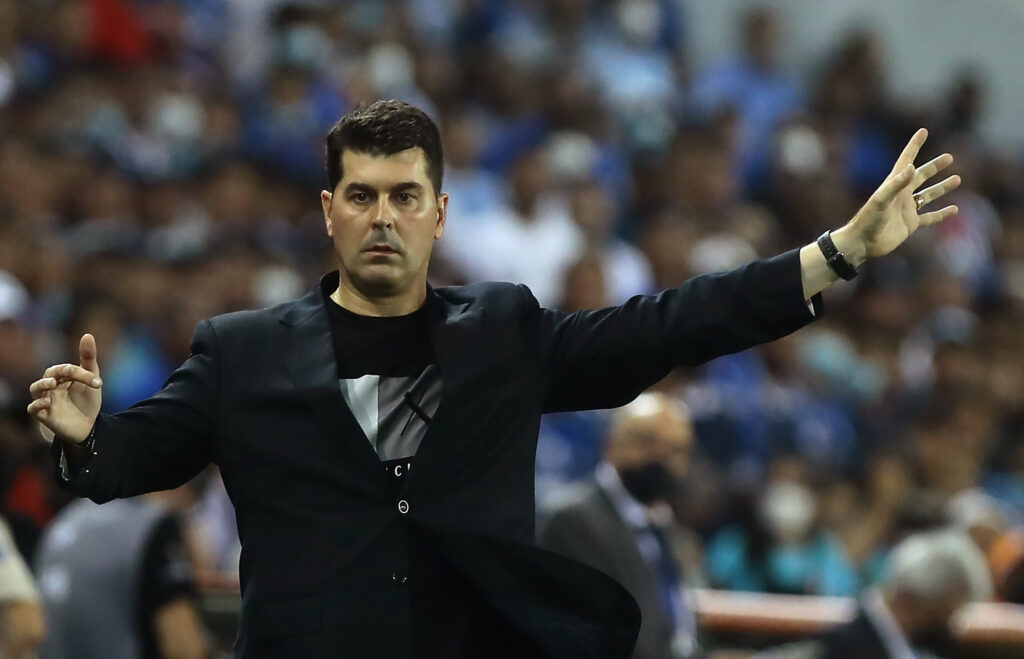 Ismael Rescalvo dirigió a Emelec de 2019 a 2022 como primer entrenador. Franklin Jacome/Getty Images