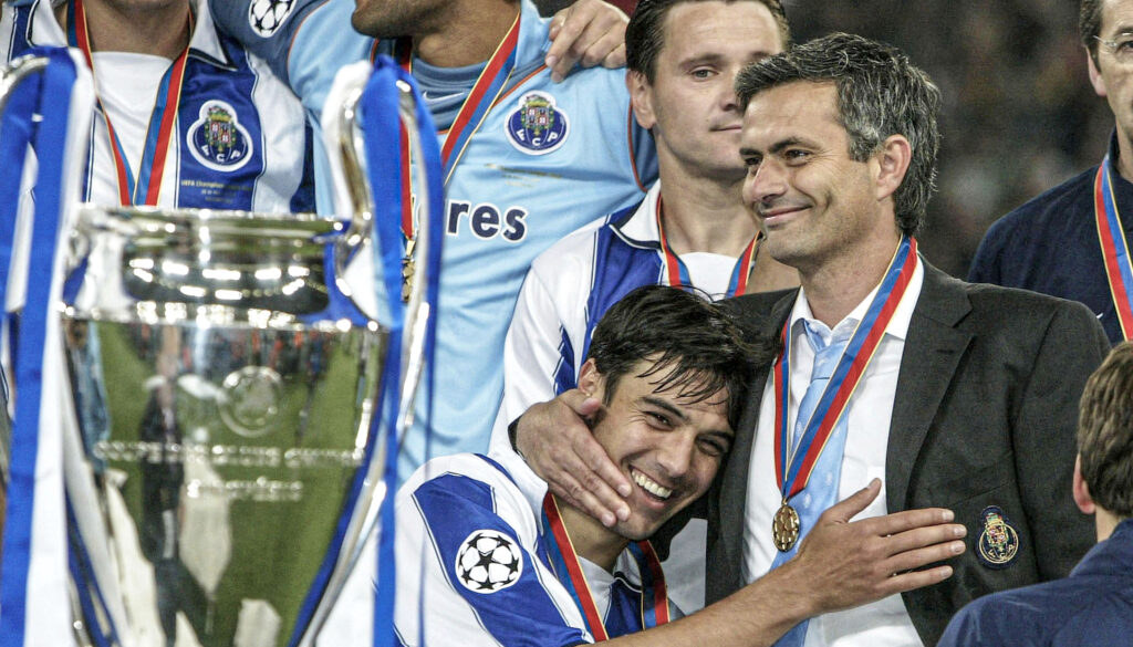 Mourinho llevó al Porto al título de la Champions League en mayo de 2004. Peixoto destaca el trabajo del técnico con los jugadores. Alex Livesey/Getty Images
