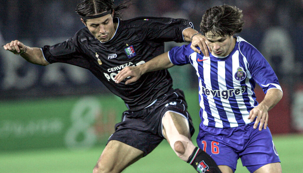 Imagen del partido entre el Once Caldas de Luis Fernando Montoya y el Porto, por la Copa Intercontinental 2004