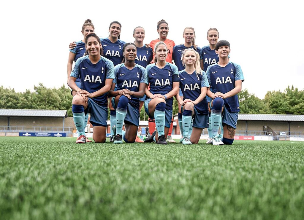 Las Tottenham Ladies, como se llamaban entonces cuando las dirigía Juan Carlos Amorós, posan antes de un partido de la FA Women's League Cup en 2018. Harry Trump/Getty Images