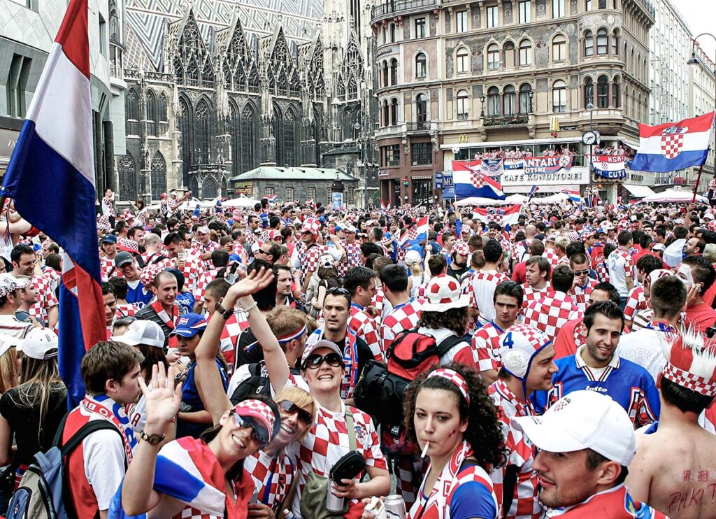 Hinchas croatas en Austria