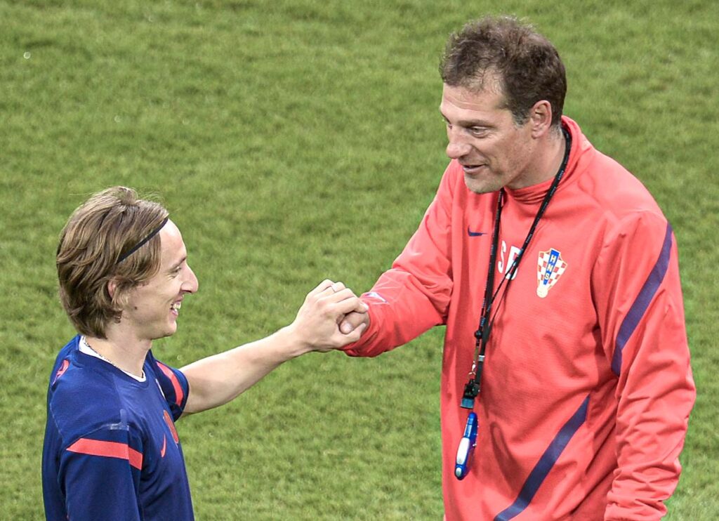 Slaven Bilic saludando a Luka Modric