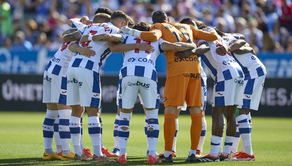 Jugadores del Leganés antes del inicio del partido vs Elche