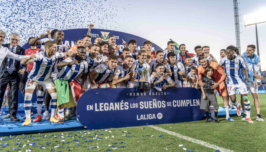 Jugadores del CD Leganés celebrando el ascenso