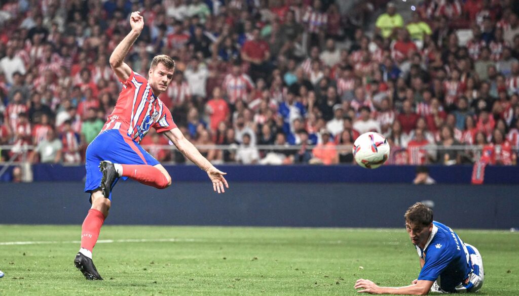 Alexander Sorloth con el Atlético de Madrid