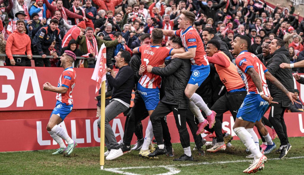 Jugadores del Girona celebran su clasificación a la Champions League