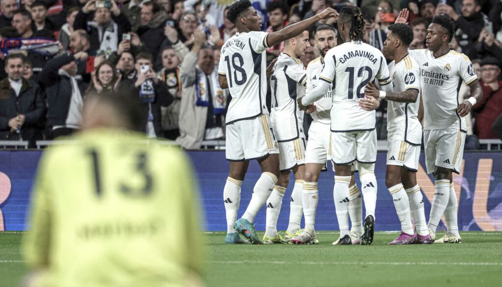 Jugadores del Real Madrid celebran el triunfo sobre el Girona