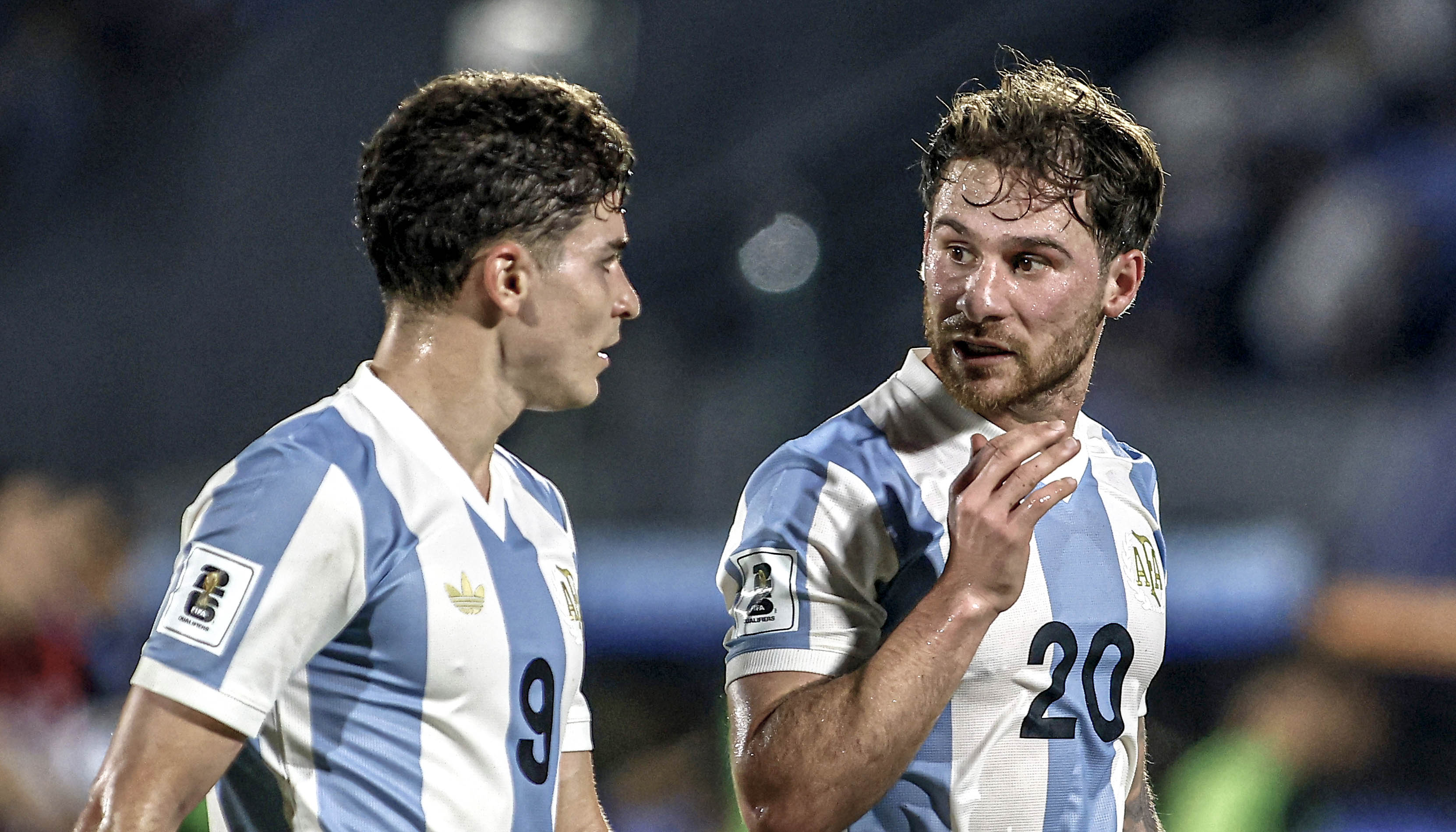 En su paso por la inferiores de Argentina, Esteban Solari trabajó con jugadores muy destacados, como Julián Alvarez (a la izquierda) y Alexis Mac Allister (a la derecha). Ernesto Ryan/Getty Images
