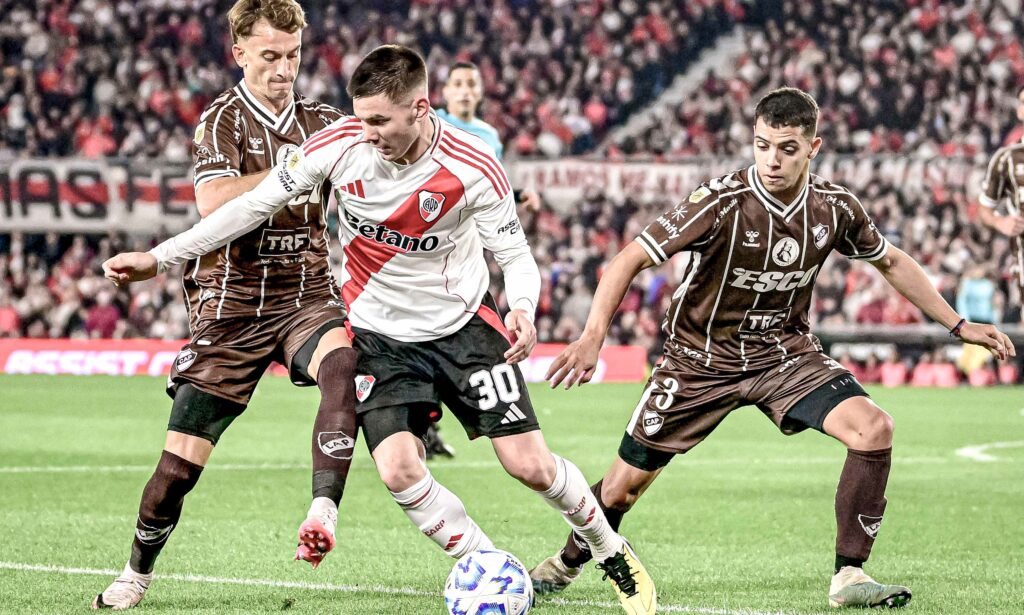 Platense derrotó a los mejores equipos del campeonato argentino en su camino al triunfo en el Apertura 2025. Entre ellos, River Plate, todavía con Franco Mastantuono en sus filas. Marcelo Endelli/Getty Images