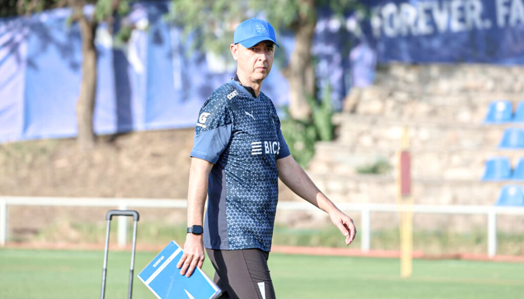 Depois de iniciar sua carreira em equipes modestas do Brasil, Tiago Nunes ingressou na disciplina mais profissional no comando da equipe Sub-23 do Athletico Paranaense, em abril de 2017. Fotografia: cortesia de Tiago Nunes