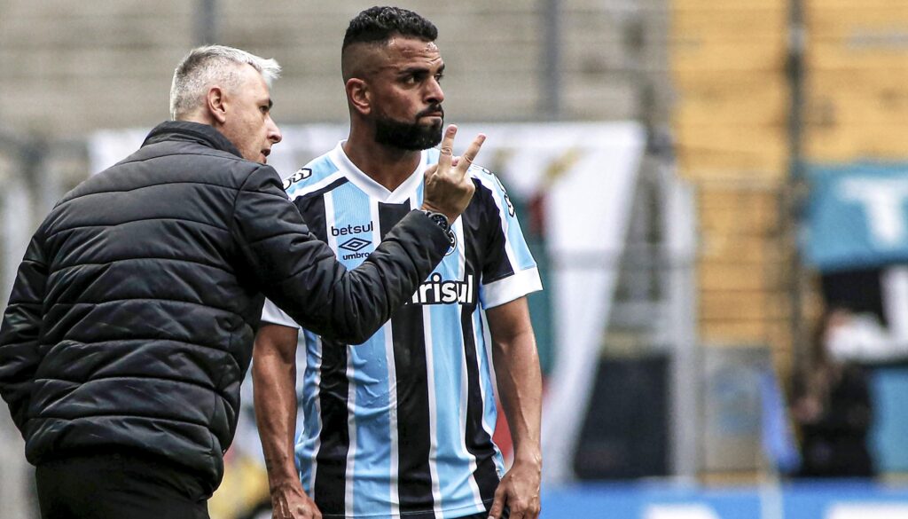 Tiago Nunes retornou ao Grêmio em 2021, desta vez como treinador da equipe principal. Em sua primeira passagem, esteve à frente do Sub-15. Silvio Avila/Getty Images