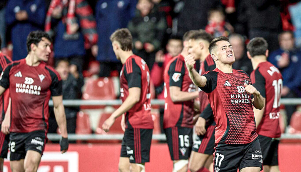 Mirandés en el playoff de ascenso, 2024-25. Equipo dirigido por Alessio Lisci