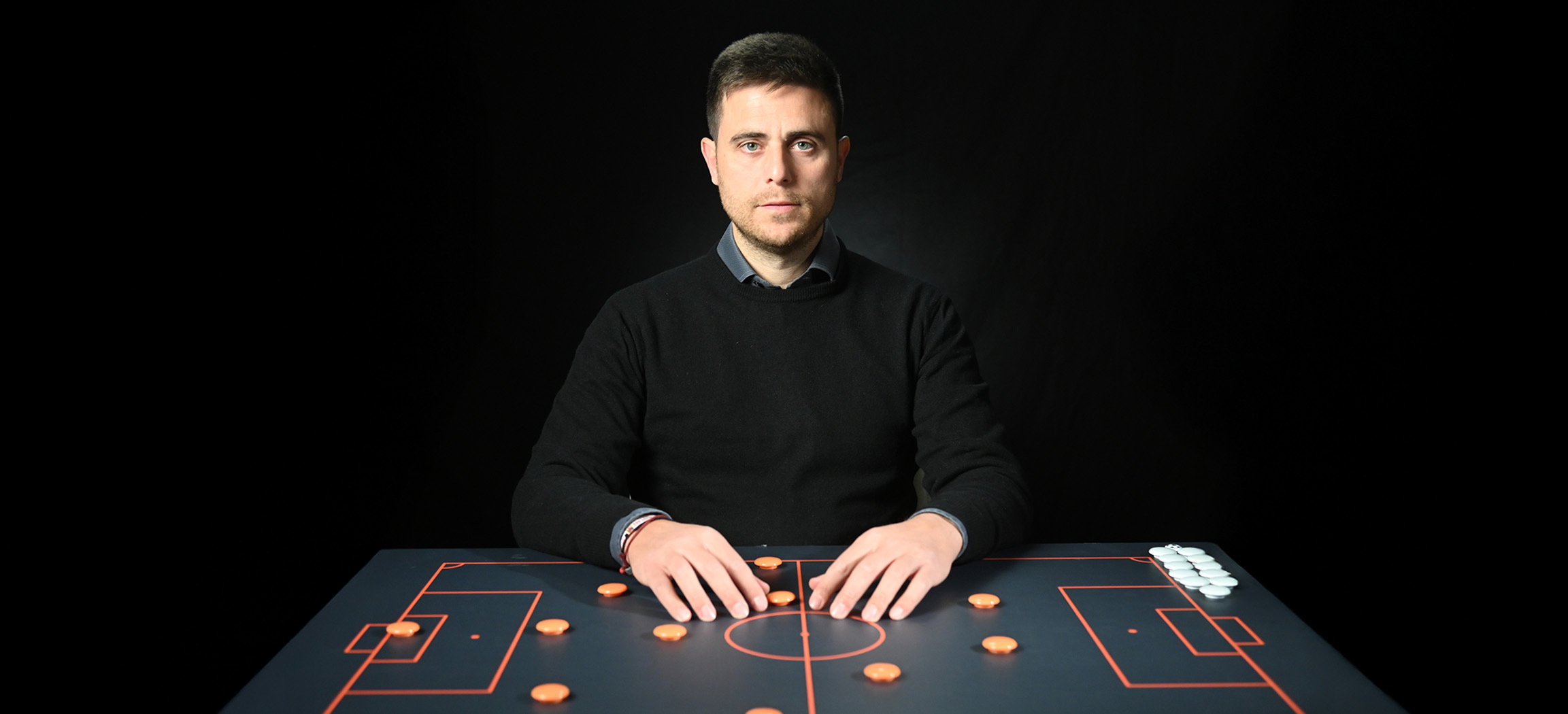 Clase Magistral de Alessio Lisci: cómo construir el modelo de juego desde solo seis jugadores en la plantilla (Mirandés 2024/25)