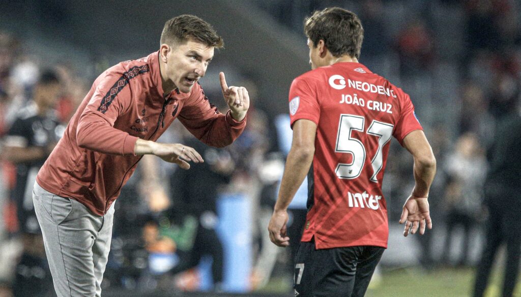 Martín Varini como entrebnador de Athletico Paranaense