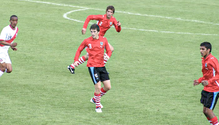 Martín Varini jugando con la Sub 20 de Uruguay