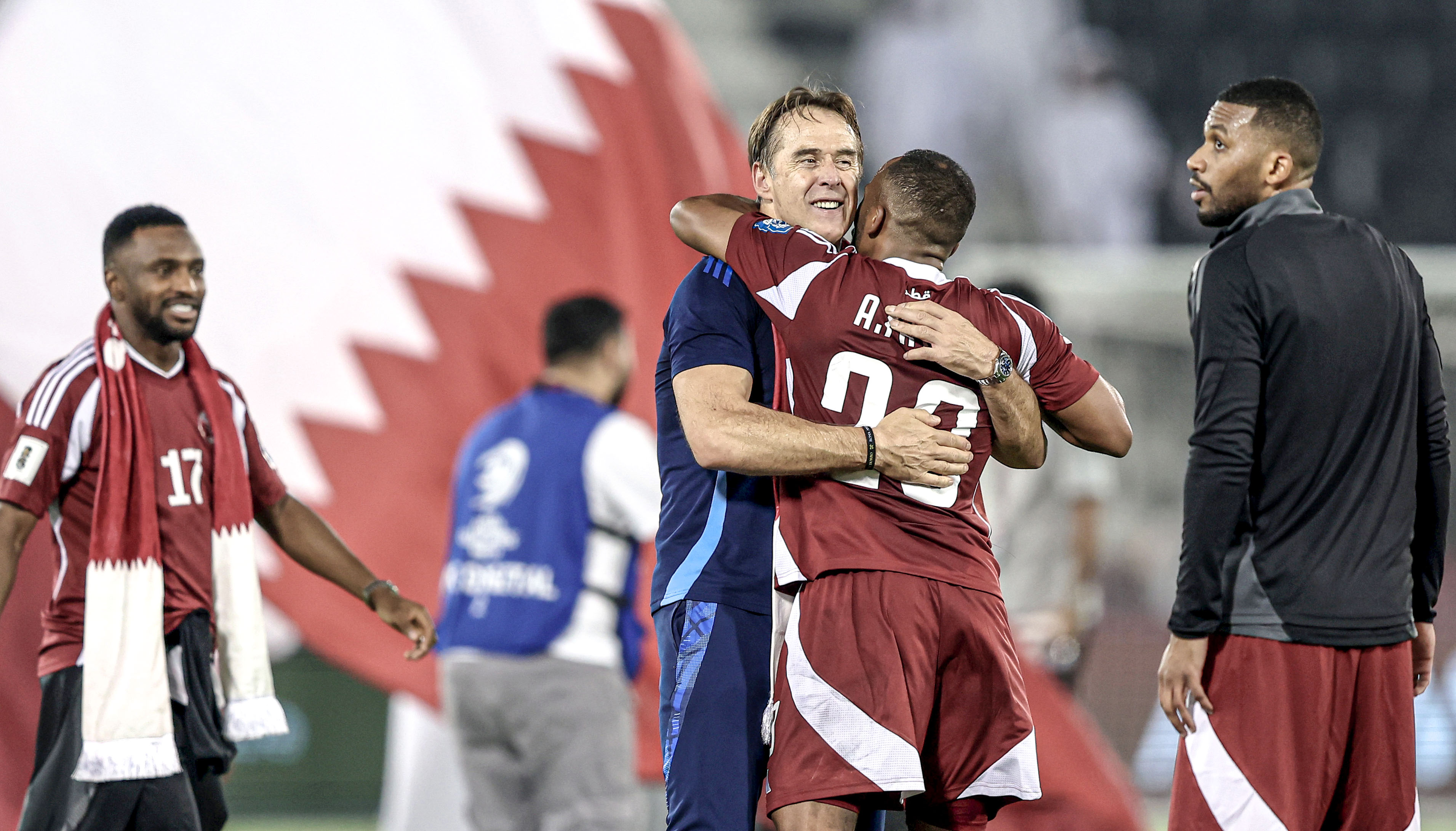 Julen Lopetegui en Catar. El entrenador celebra con sus jugadores