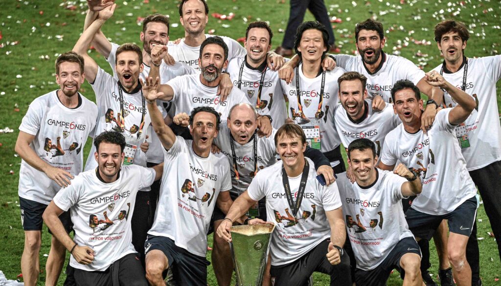 Julen Lopetegui celebrando la Europa League con el Sevilla