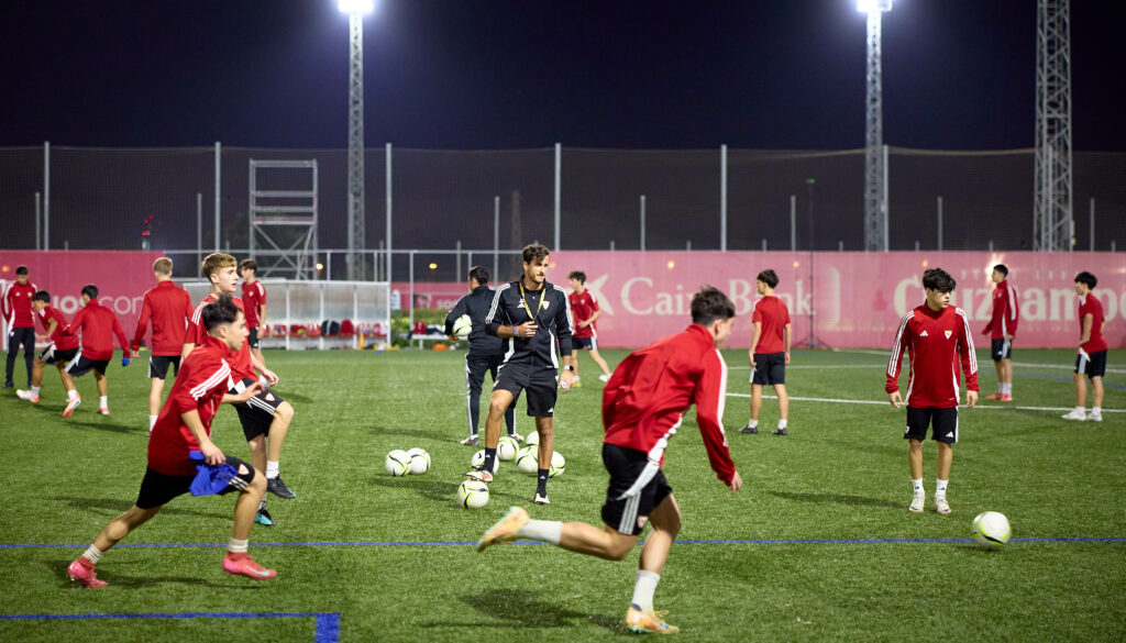 El Sevilla, como destaca su director Agustín López, es un club formador de talento. Fran Santiago para Coaches' Voice/Getty Images