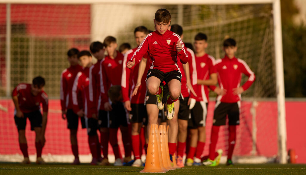 El proceso de formación es un recorrido que va desde niños y niñas hasta el primer equipo. Fran Santiago para Coaches' Voice/Getty Images