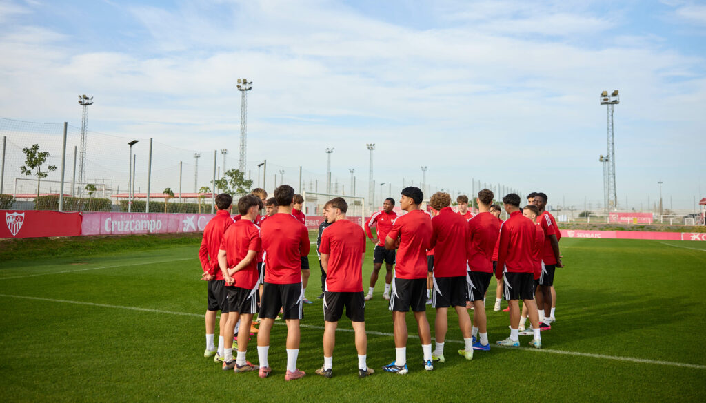 La cantera del Sevilla es una de las más importantes del fútbol español, y con mayor proyección de sus canteranos en el primer equipo. Fran Santiago para Coaches' Voice/Getty Images