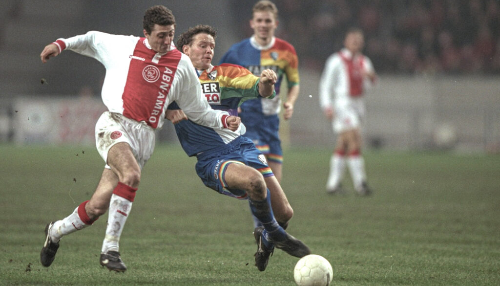 Shota Arveladze firmó en 1997 por el Ajax, en un hito para el fútbol de Georgia. También jugó para el Glasgow Rangers, club donde se convirtió en un icono. Ben Radford/Allsport
