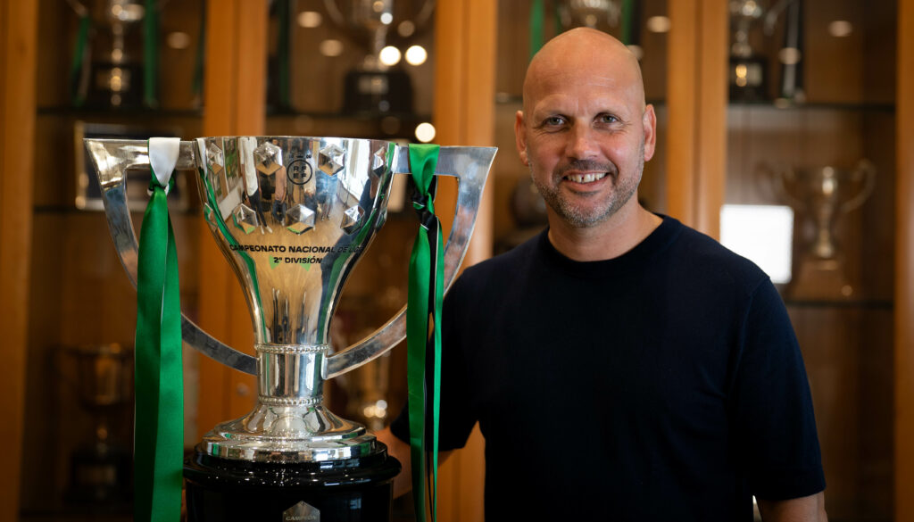 El Racing de Santander de José Alberto López logró el ascenso como campeón de la Segunda División 2024/25. Jon Egia para Coaches' Voice