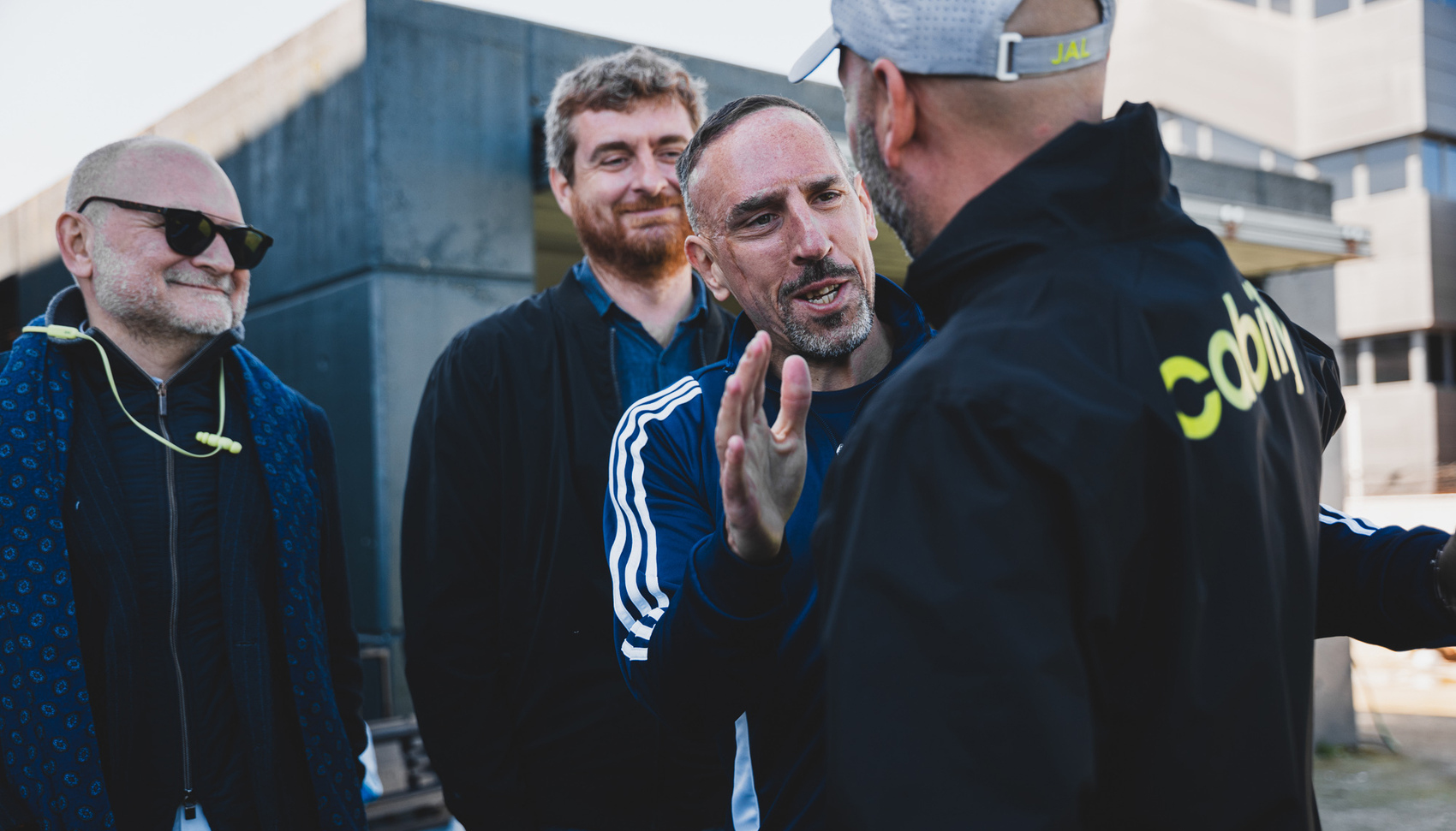 El juego ofensivo y combinativo del Racing de Santander ha llamado también la atención fuera de España. Franck Ribéry visitó al club la pasada temporada en un viaje organizado por el comité de entrenadores de la Federación italiana. Fotografía cortesía del Real Racing Club de Santander